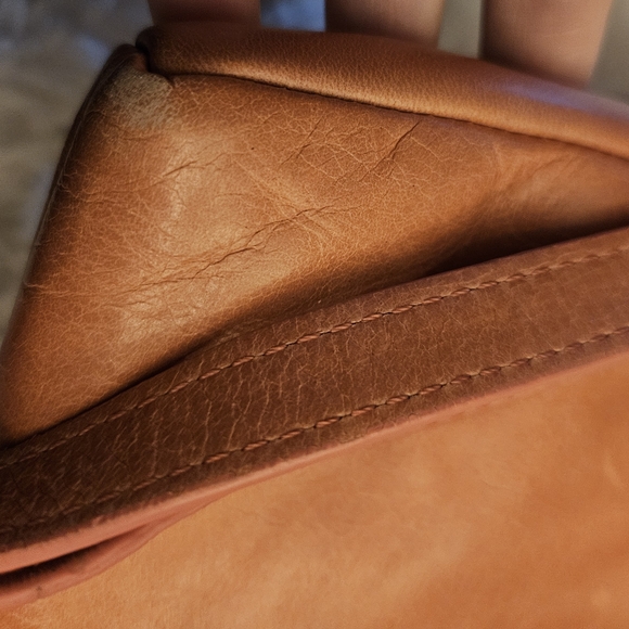 Hobo Leather Crossbody Bag - Picture 4 of 12